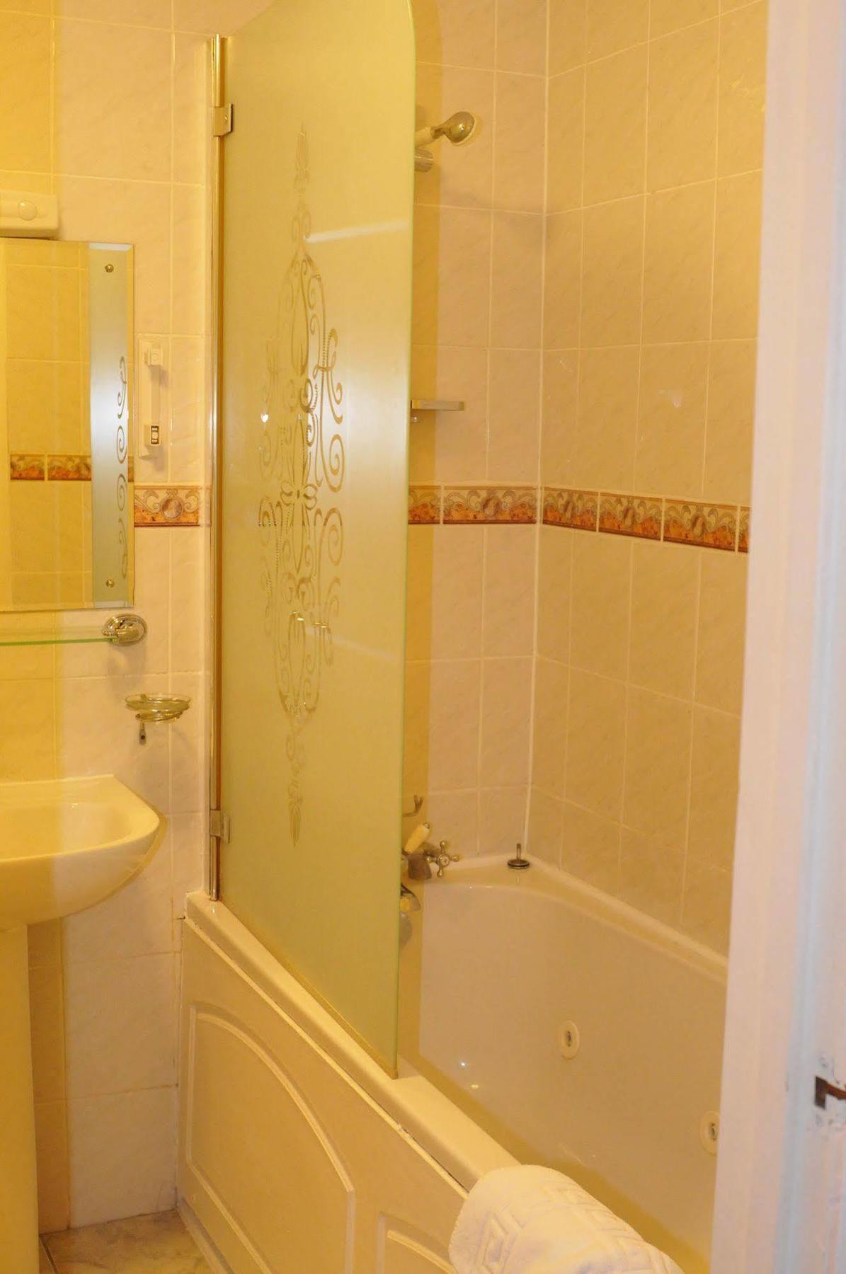 Oyo Ridgeway Hotel Chingford Eksteriør bilde